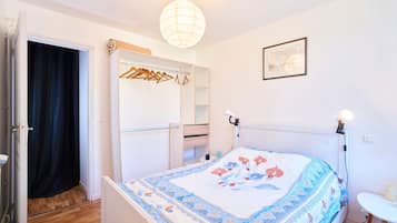 2 slaapkamers, een strijkplank/strijkijzer, gratis wifi