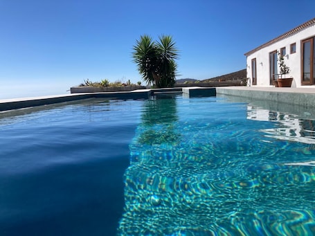 Pool. 'Casa Del Cielo' with Sea View, Private Pool and Wi-Fi