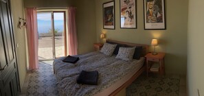 4 bedrooms, free WiFi, bed sheets - 'Casa Del Cielo' with Sea View, Private Pool and Wi-Fi (Adeje)