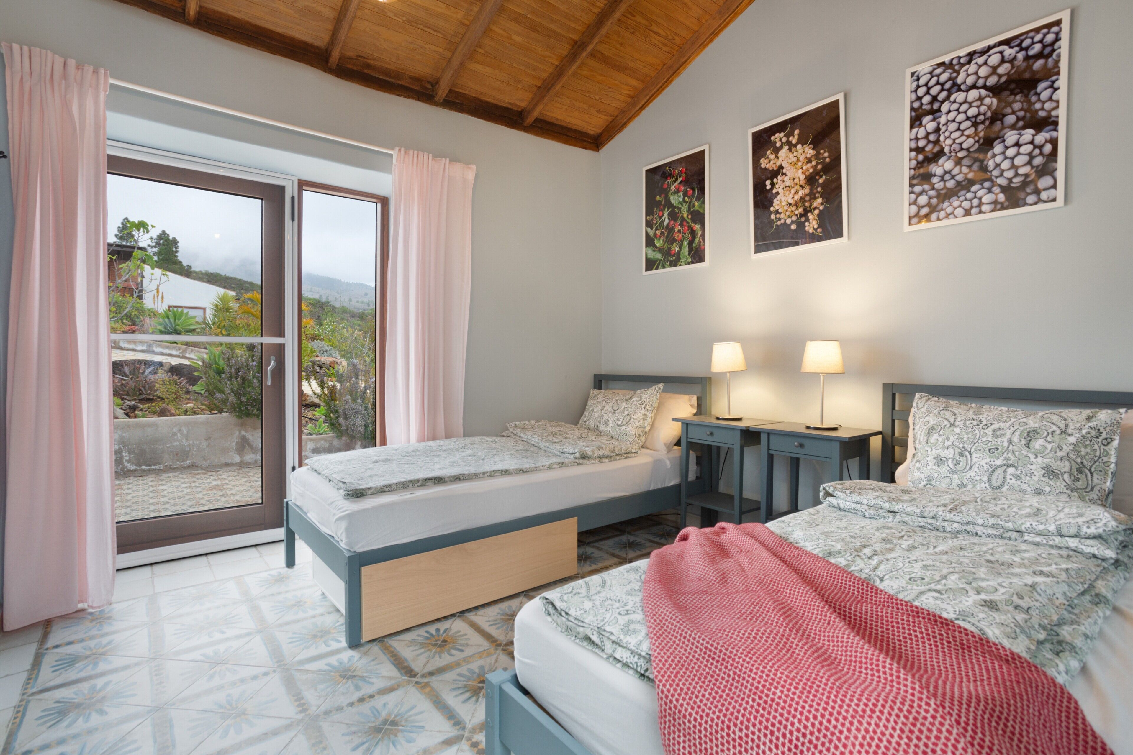 4 bedrooms, free WiFi, bed sheets