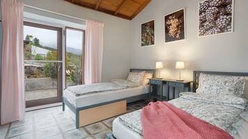 4 bedrooms, free WiFi, bed sheets