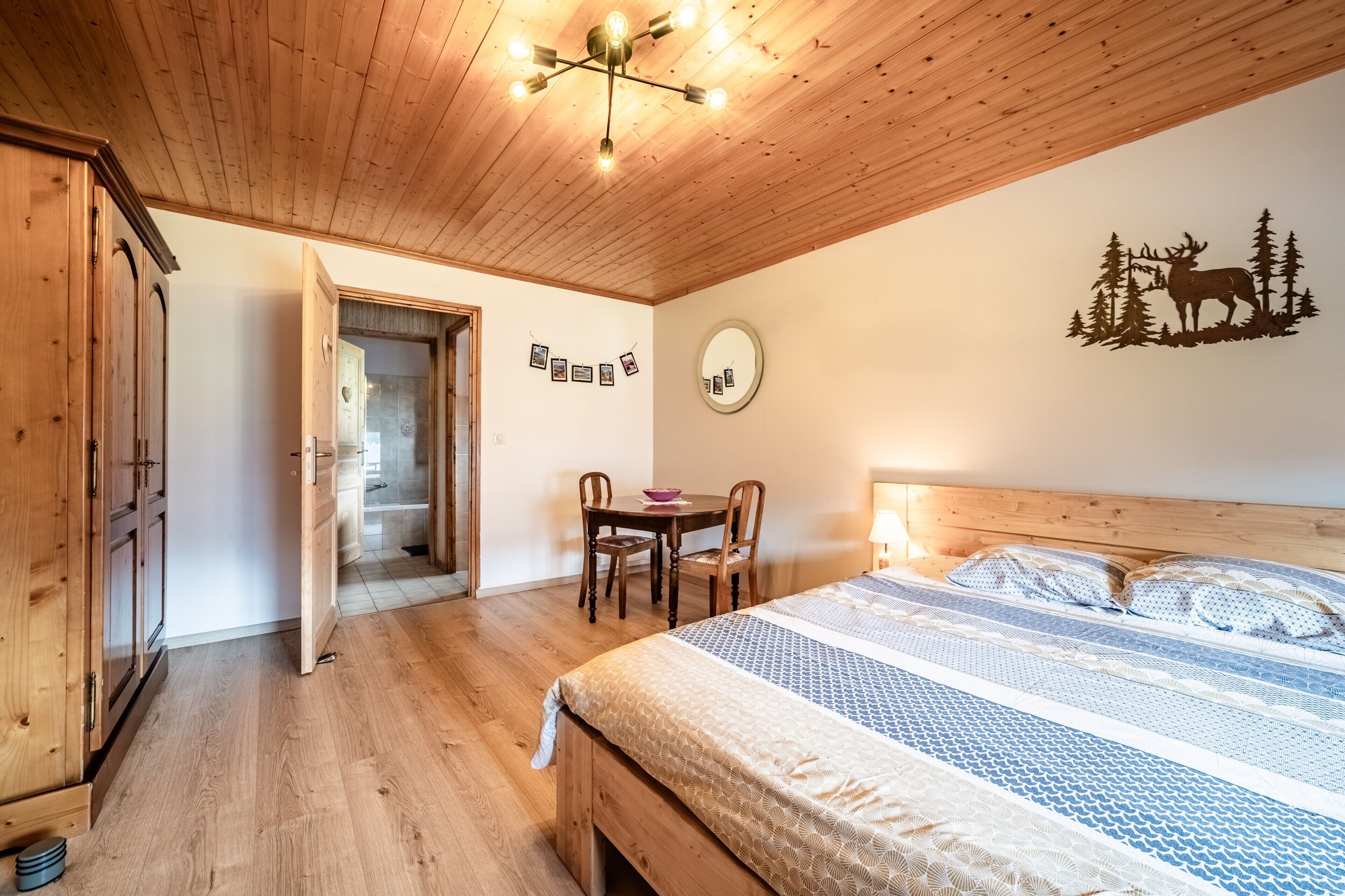 2 slaapkamers, een strijkplank/strijkijzer, gratis wifi, beddengoed