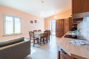 Interior - Apartment 'Limone' with Private Terrace, Wi-Fi, Air Conditioning and EV Charging Station (Pachino)