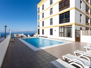 Pool - Vacation 'Dorado Atardecer Beach Sand' with Sea View, Shared Pool and Wi-Fi (Puerto de Santiago)