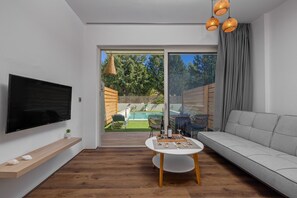 TV - Apartment 'Mb Luxury Suites Charaki No 3' with Private Pool, Wi-Fi, and Air Conditioning (Rhodes)
