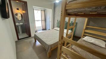 2 bedrooms, iron/ironing board, WiFi