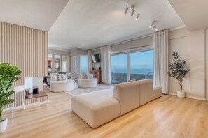 Smart TV, fireplace - Apartment 3BD Praia Porto Matosinhos (Matosinhos)