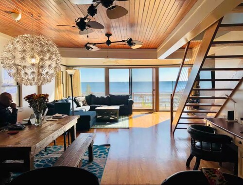 3 bedroom, waterfront cottage on the shores of the Chesapeake Bay.