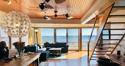 3 bedroom, waterfront cottage on the shores of the Chesapeake Bay.