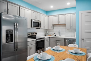 Fridge, microwave, oven, stovetop - Cozy 3BR/2.5BA Retreat in Nashville/Old Hickory, 20min to Downtown & Airport (Nashville)
