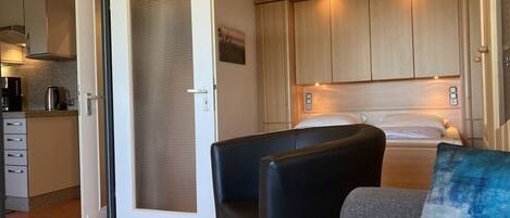 2 habitaciones, tabla de planchar con plancha y wifi