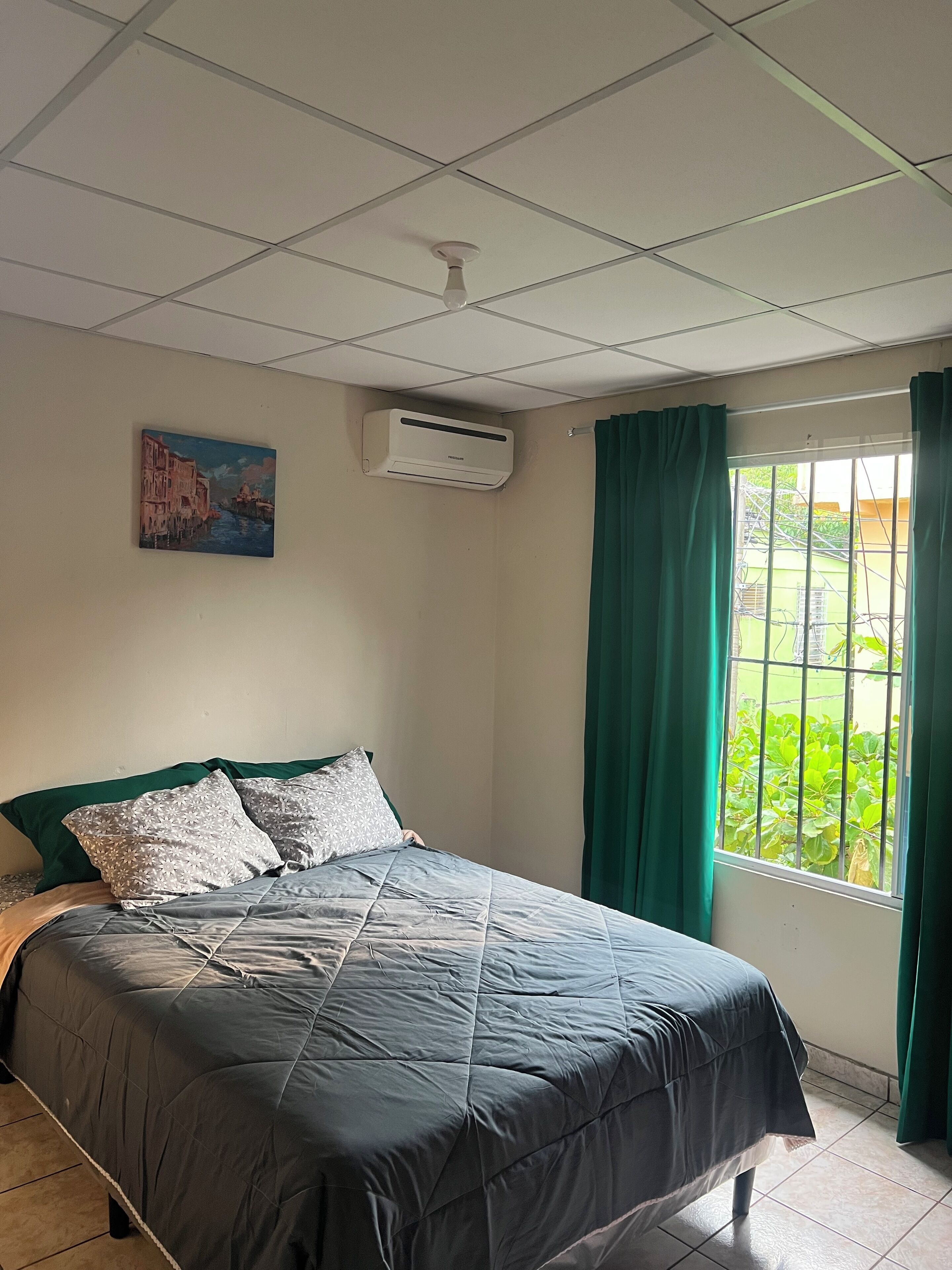 2 soverom, strykejern/-brett, wi-fi og sengetøy