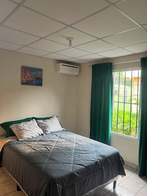 2 slaapkamers, een strijkplank/strijkijzer, wifi, beddengoed