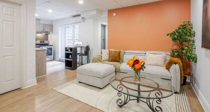 Chic DT MTL Condo w/ Rooftop, BBQ & Jacuzzi