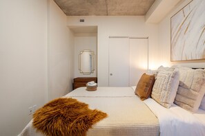 1 bedroom, desk, iron/ironing board, free WiFi