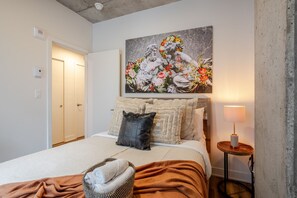 1 bedroom, desk, iron/ironing board, free WiFi - Modern 1-BDR APT in DT MTL – Prime Location! (Montréal)