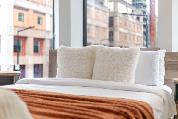 Iron/ironing board, free WiFi, bed sheets