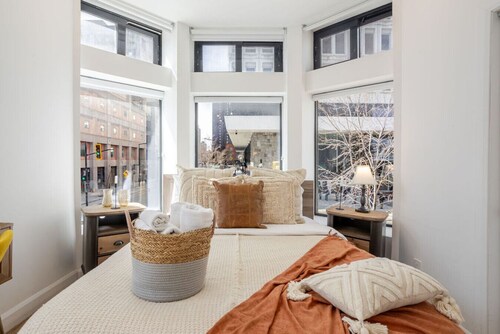 Luxury Apartment - Prime Downtown Spot
