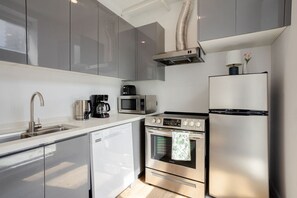 Fridge, microwave, oven, stovetop