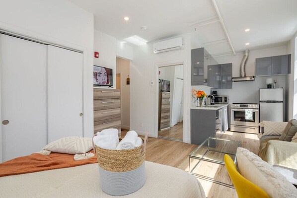 Iron/ironing board, free WiFi, bed sheets