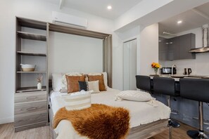 1 bedroom, desk, iron/ironing board, free WiFi