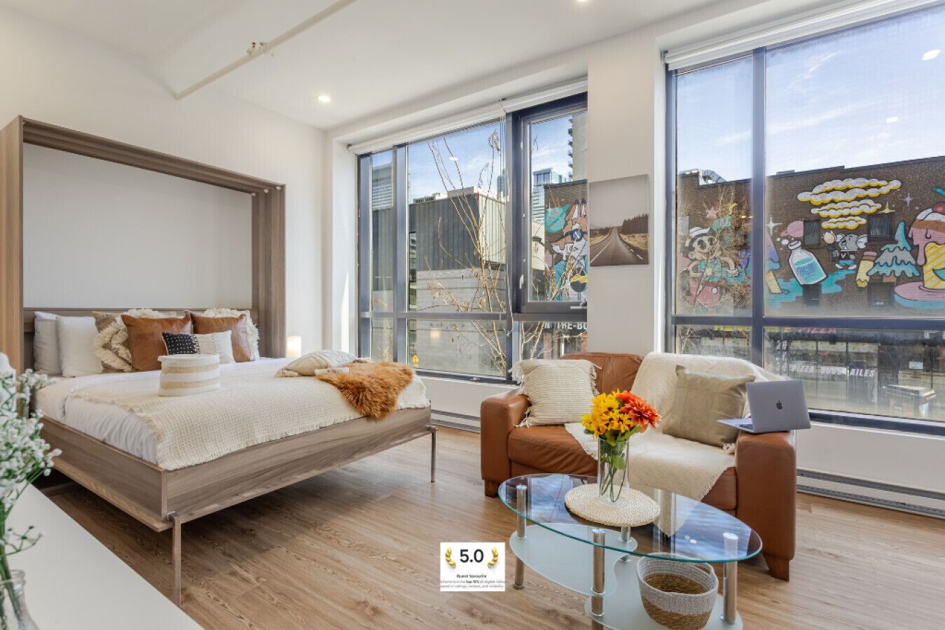 Tabla de planchar con plancha, wifi gratis y ropa de cama 