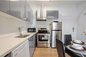 Fridge, microwave, oven, stovetop