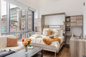 Desk, iron/ironing board, free WiFi, bed sheets - Lovely Loft with Views on Bishop - MTL (Montréal)