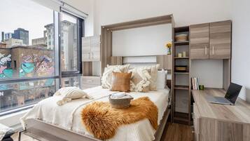 Bureau, fer et planche Ă  repasser, Wi-Fi gratuit, draps fournis