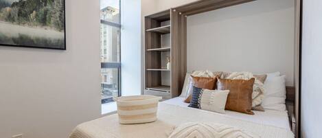 1 dormitori, escriptori, planxa i posts de planxar i wifi gratuïta