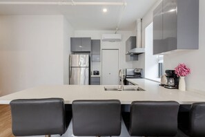 Fridge, microwave, oven, stovetop