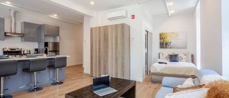 1 dormitori, planxa i posts de planxar, wifi gratuïta i roba de llit