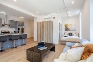 1 غرفة نوم ومكواة/لوح كي وواي فاي مجانًا وملاءات أسرّة