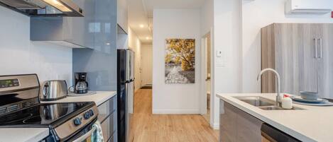 冰箱、微波炉、烤箱、炉灶