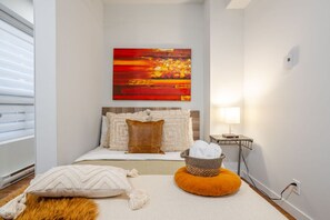 1 habitación, escritorio, tabla de planchar con plancha y wifi gratis 