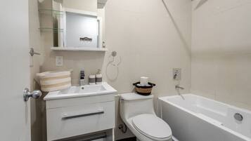 SĂšche-cheveux, serviettes fournies