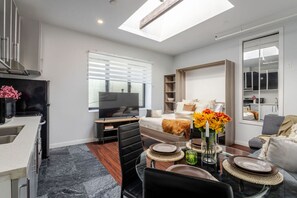 1 chambre, fer et planche à repasser, accès au Wi-Fi (inclus)