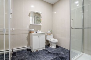 Hair dryer, towels - Spacious Studio on Bishop - Hot Spot Dtown MTL (Montréal)