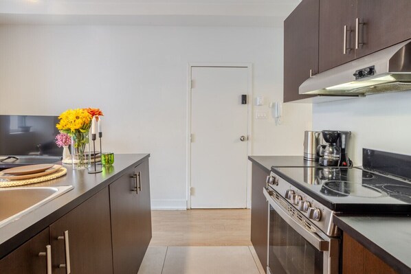 Fridge, microwave, oven, stovetop