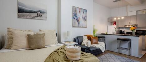 Iron/ironing board, free WiFi, bed sheets