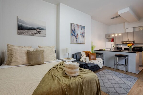 アイロン / アイロン台、WiFi (無料)、ベッドシーツ