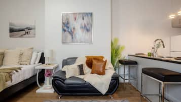 Iron/ironing board, free WiFi, bed sheets