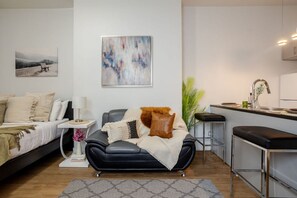 Iron/ironing board, free WiFi, bed sheets