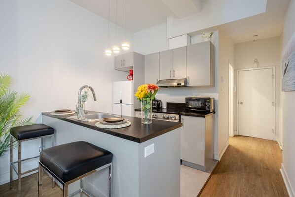 Fridge, microwave, oven, stovetop