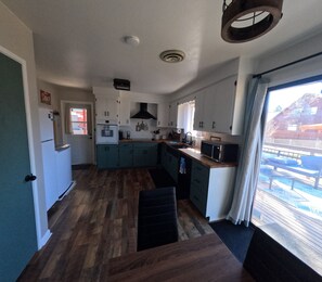 雪櫃、微波爐、焗爐、爐具