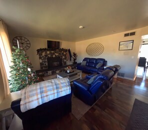 Smart TV, chimenea y impresora 