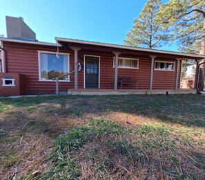 Exterior - Warm and Cozy retreat with AC, WiFi in Pleasant Pinetop-Lakeside (Pinetop-Lakeside)