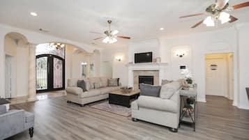 Smart TV, fireplace