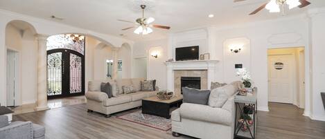 Smart-tv och eldstad