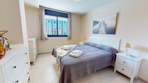 3 bedrooms, desk, soundproofing, iron/ironing board